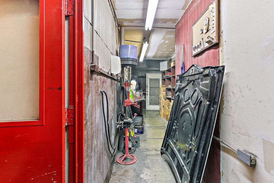 More Photos Of 825 W Center St, Provo Auto Repair For Sale