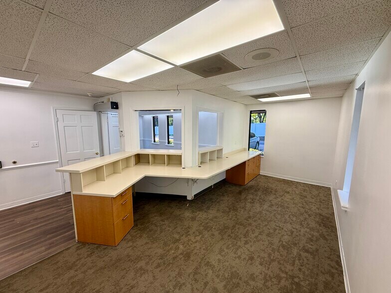More Photos Of 908 S Parsons Ave, Brandon Medical For Lease