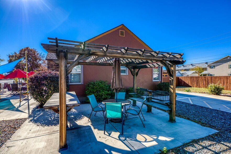 More Photos Of 1047 N 1st St, Montrose Office For Sale