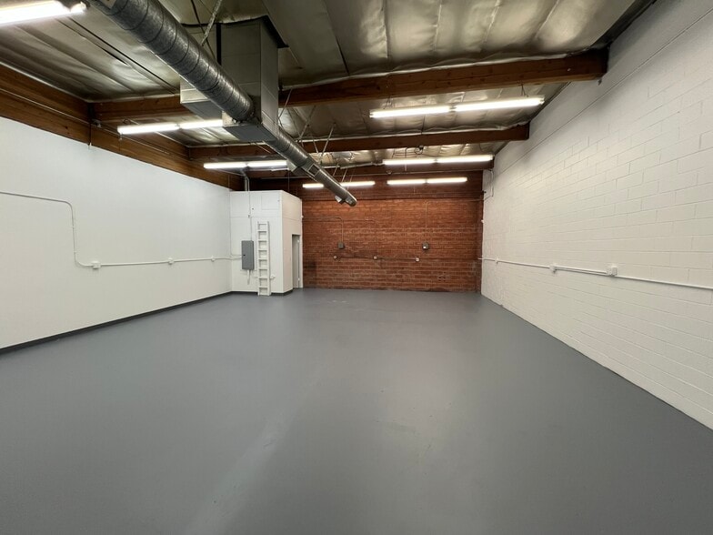 Primary Photo Of 7401 Laurel Canyon Blvd, North Hollywood Warehouse For Lease