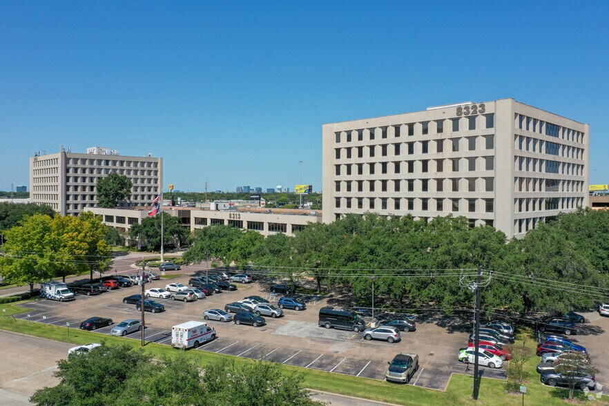 More Photos Of 8313 Southwest Fwy, Houston Unknown For Lease