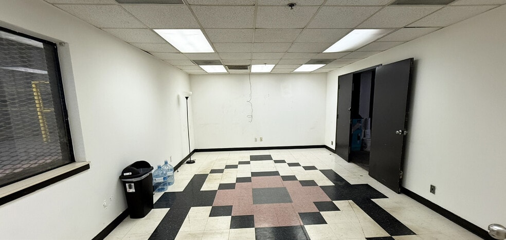More Photos Of 5353 S Hattie Ave, Oklahoma City Manufacturing For Lease