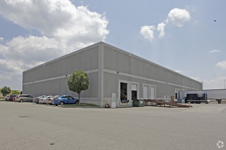 More Photos Of 4140 Sladeview Cres, Mississauga Warehouse For Lease