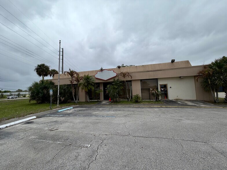 Primary Photo Of 7181 S US Highway 1, Fort Pierce Freestanding For Lease