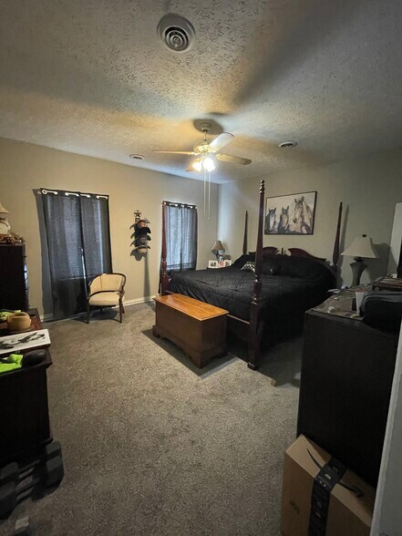 More Photos Of 5002 S Walnut St, South Bloomfield Storefront For Sale