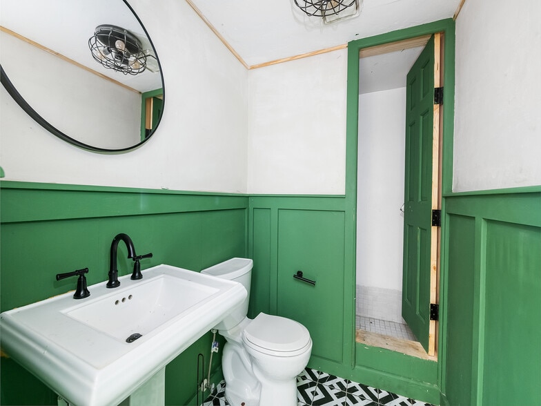 More Photos Of 603 NE 13th St, Fort Lauderdale Storefront Retail Office For Lease