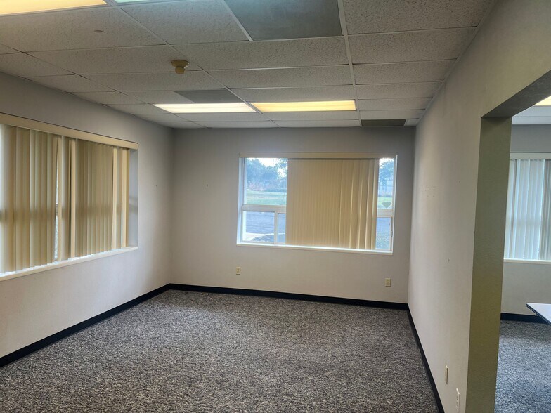 More Photos Of 12604A 3rd, Grandview Medical For Lease
