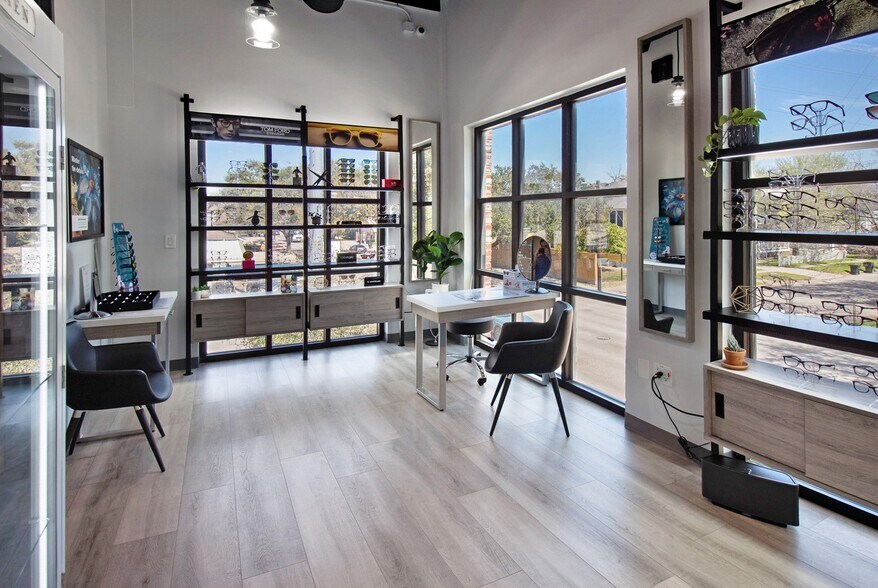 More Photos Of 841 Yale St, Houston Medical For Sale