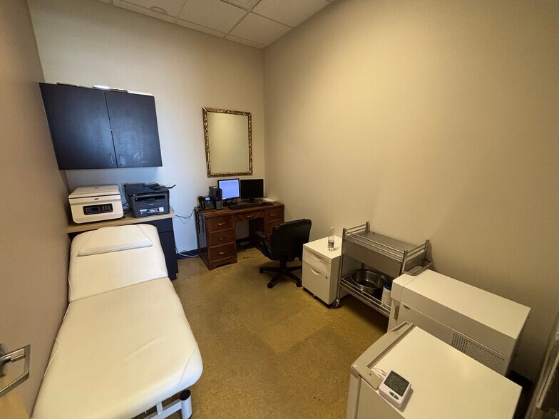 More Photos Of 38 Water St, Henderson Medical For Lease