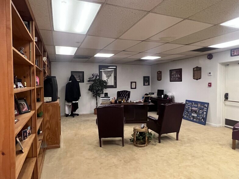 More Photos Of 4417 Douglas St NE, Washington Religious Facility For Sale