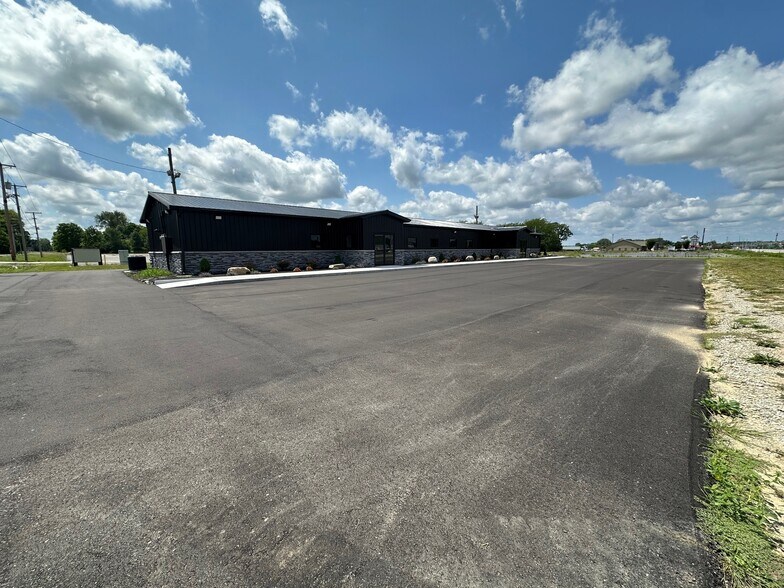 More Photos Of 14501 W Commerce Rd, Daleville Freestanding For Lease