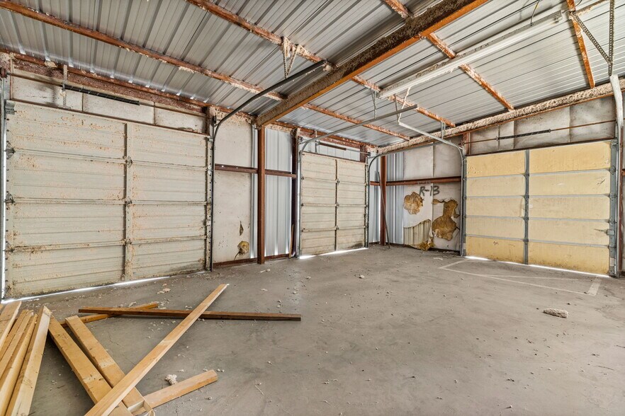 More Photos Of 10063 US-72, Rogersville Warehouse For Lease