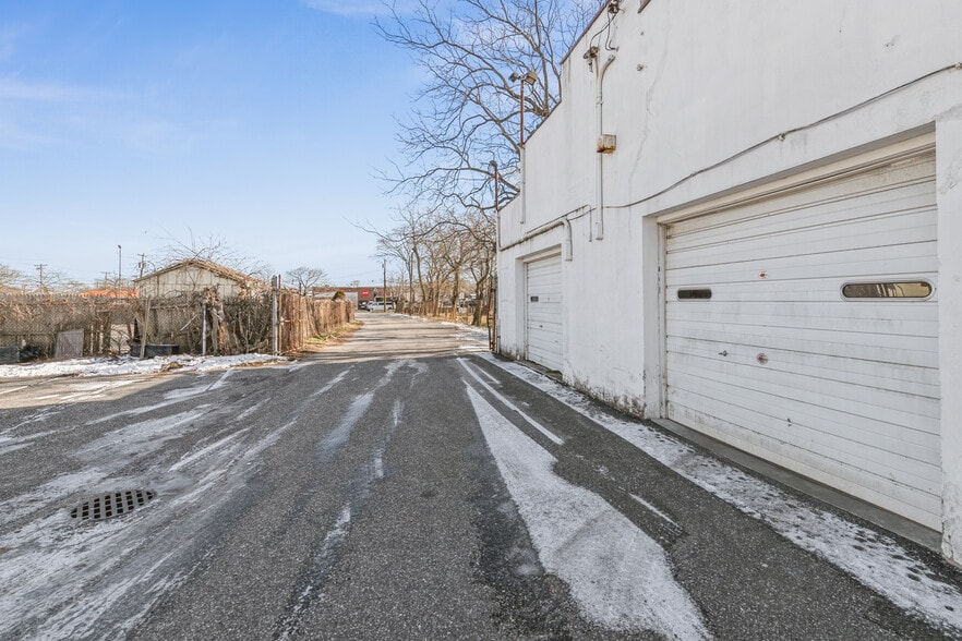 More Photos Of 318 E Main St, Patchogue Freestanding For Sale