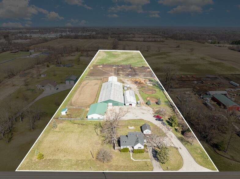 More Photos Of 7195 Singer Rd, Dayton Horse Stables For Sale