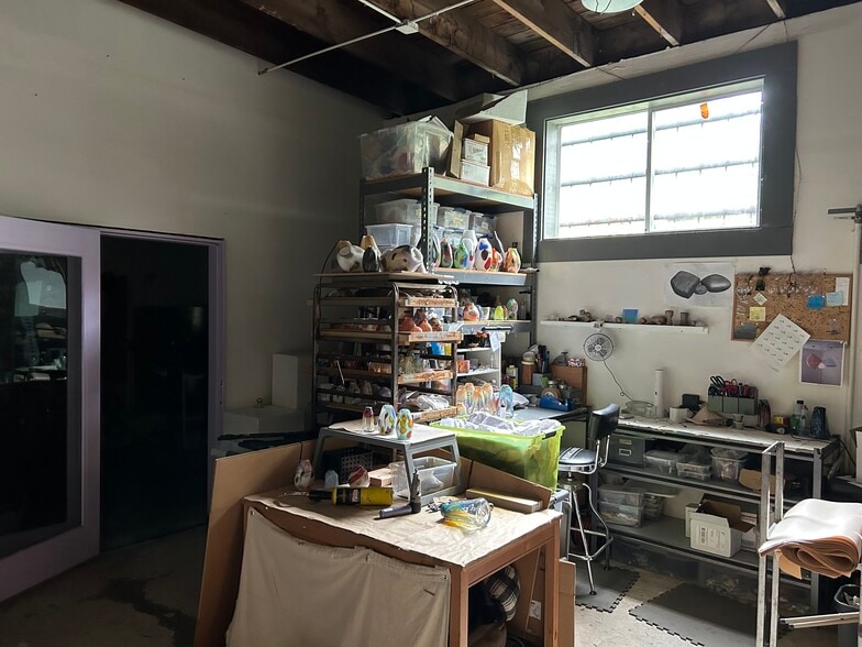 More Photos Of 1602 N Columbia Blvd, Portland Warehouse For Lease