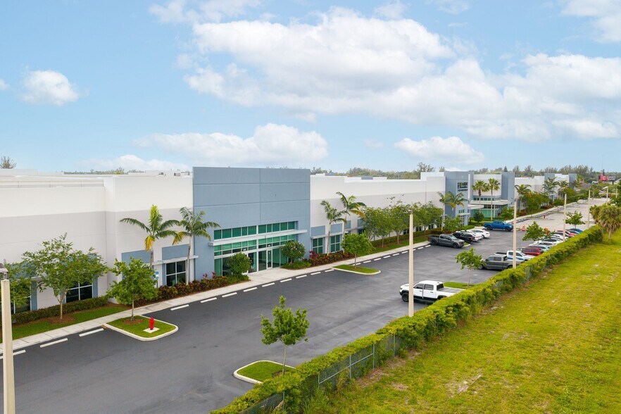 More Photos Of 475 N Cleary Rd, West Palm Beach Warehouse For Lease