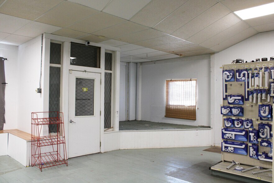 More Photos Of 800 Box Butte Ave, Hemingford General Retail For Sale