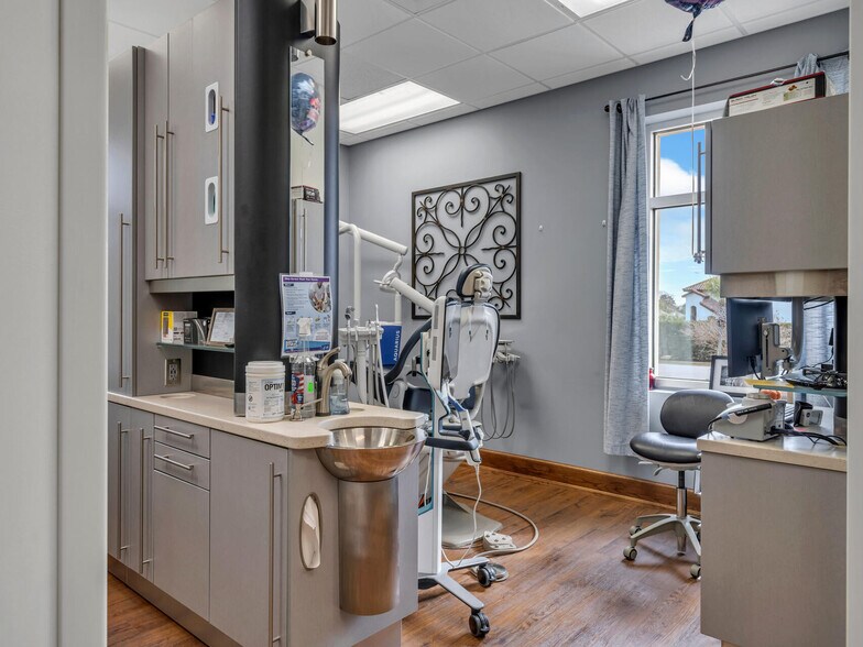 More Photos Of 4635 Gulfstarr Dr, Destin Medical For Sale