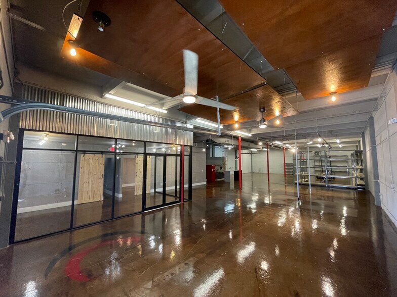 More Photos Of 525 NW 29th St, Miami Light Distribution For Lease