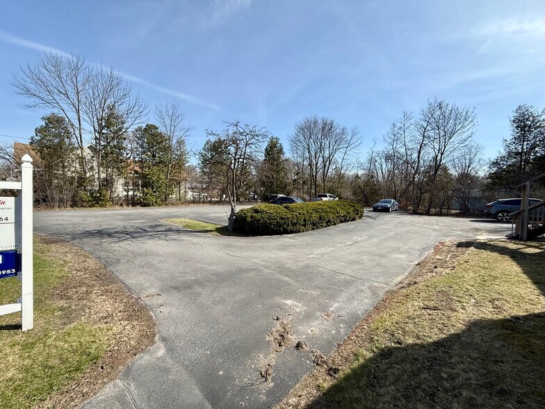 More Photos Of 10 Patchen Rd, South Burlington Storefront Retail Residential For Lease