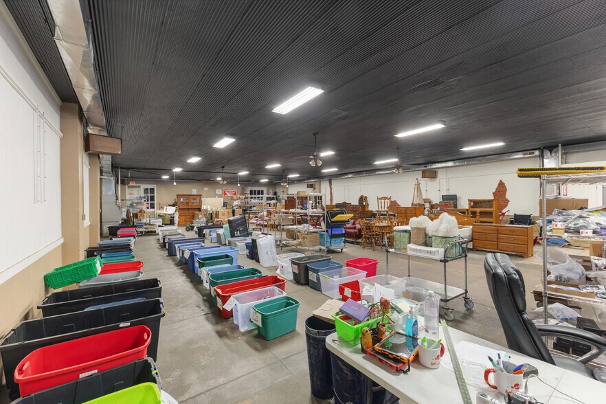 More Photos Of 160 E Morgan St, Martinsville Showroom For Sale