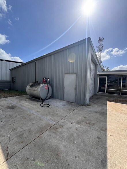 More Photos Of 5909 E Anno Ave, Orlando Auto Repair For Lease