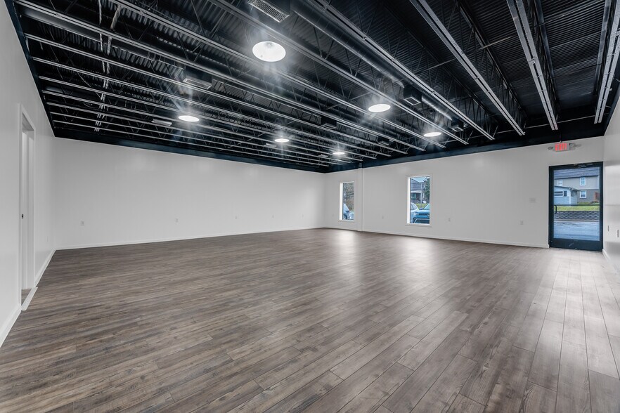 More Photos Of 417 Holland Ave, Morgantown Storefront Retail Office For Lease