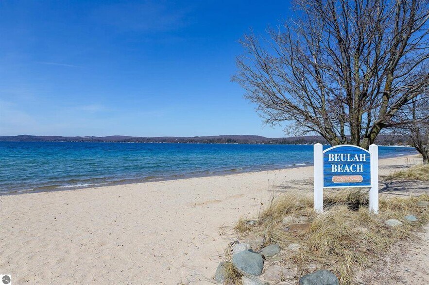 More Photos Of 245 S Benzie Blvd, Beulah Storefront For Sale