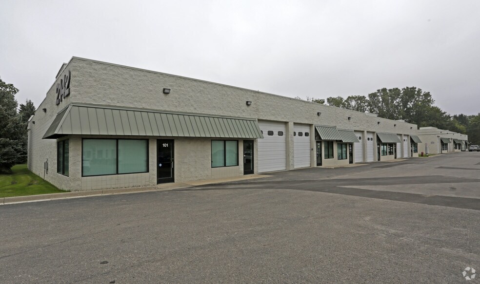 More Photos Of 2142A Pontiac Rd, Auburn Hills Warehouse For Lease
