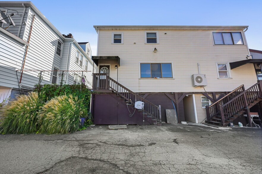 More Photos Of 10 N Water St, Greenwich Storefront Retail Residential For Lease