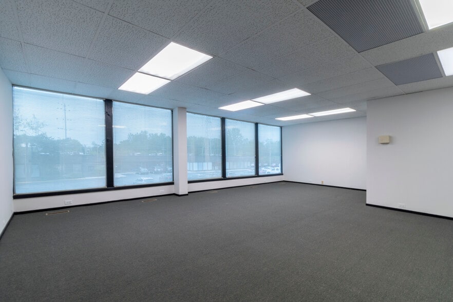 More Photos Of 540-550 W Frontage Rd, Northfield Office For Lease