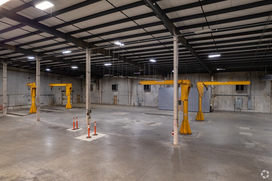 More Photos Of 1626 S Cherry St, Tomball Warehouse For Lease
