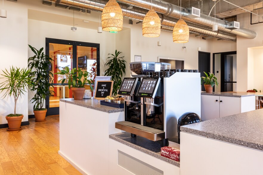 More Photos Of 101 N 1st Ave, Phoenix Office For Lease