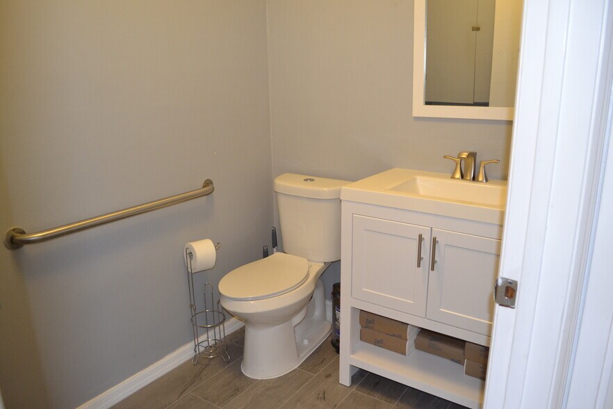 More Photos Of 217 W Seminole Ave, Melbourne Office For Lease