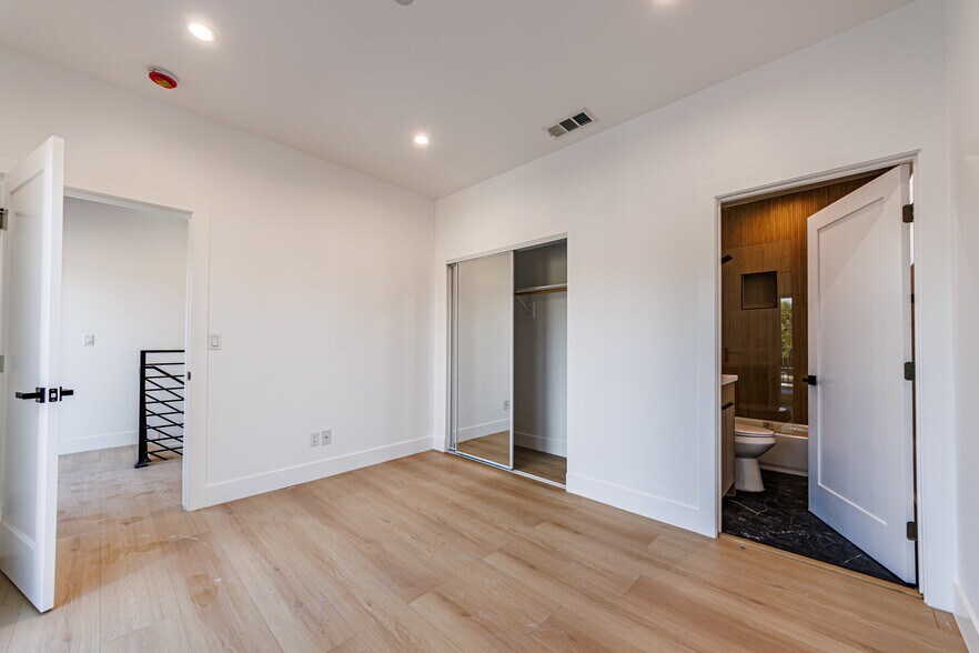 More Photos Of 5209 W 20th St, Los Angeles Multifamily For Sale