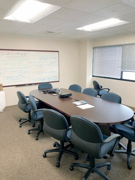 More Photos Of 360 Bloomfield Ave, Windsor Office For Lease