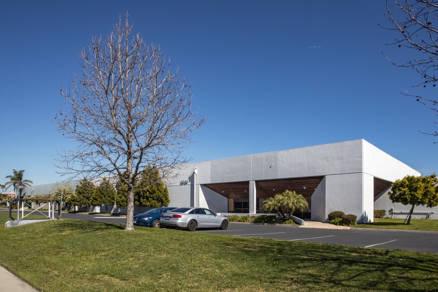 More Photos Of 2929 S Harbor Blvd, Santa Ana Warehouse For Sale