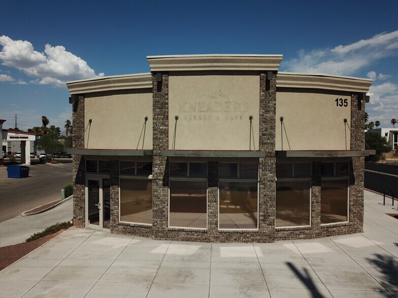 More Photos Of 135 S Wilmot Rd, Tucson Restaurant For Lease