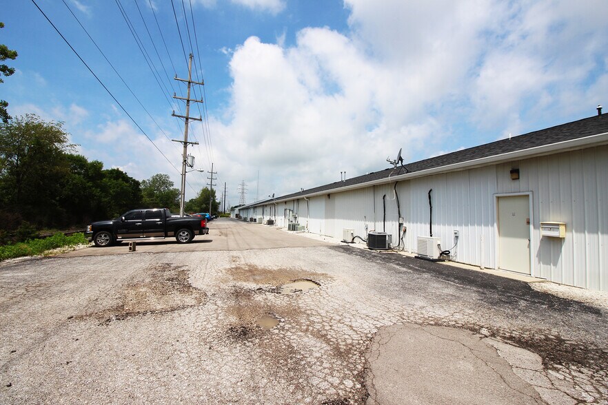 More Photos Of 2509 W 2nd St, Marion Office For Lease