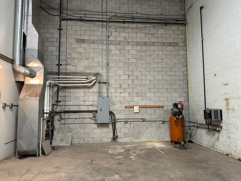 More Photos Of 5056 Angola Rd, Toledo Manufacturing For Lease