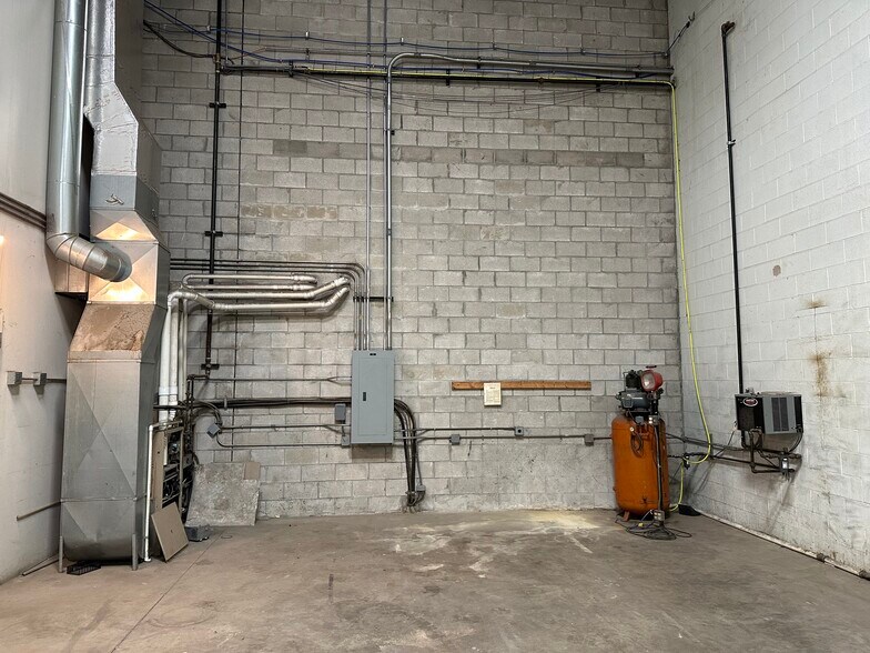 More Photos Of 5056 Angola Rd, Toledo Manufacturing For Lease