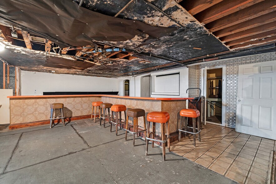More Photos Of 1755 Washington Ave, San Leandro Bar For Sale