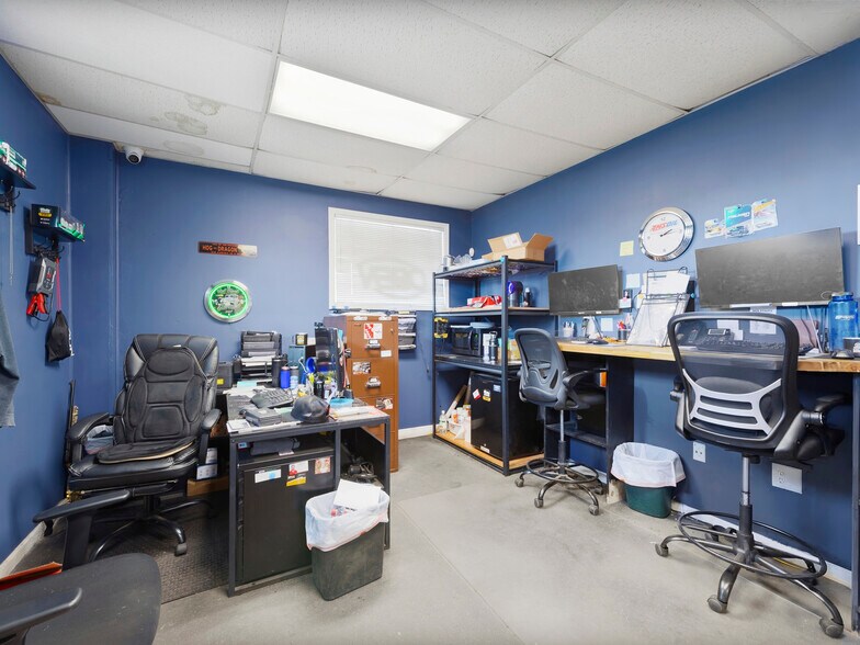 More Photos Of 2109 Spartanburg Hwy, East Flat Rock Industrial For Lease