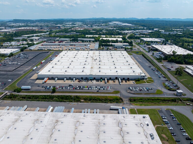 More Photos Of 1706 Heil Quaker Blvd, La Vergne Distribution For Lease