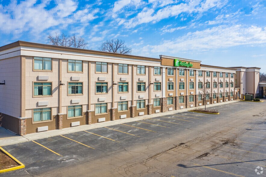 More Photos Of 200 E Rand Rd, Mount Prospect Hotel For Sale
