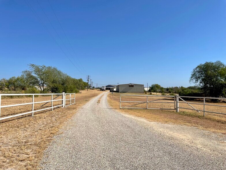 More Photos Of 161 County Road 777, Devine Industrial For Sale