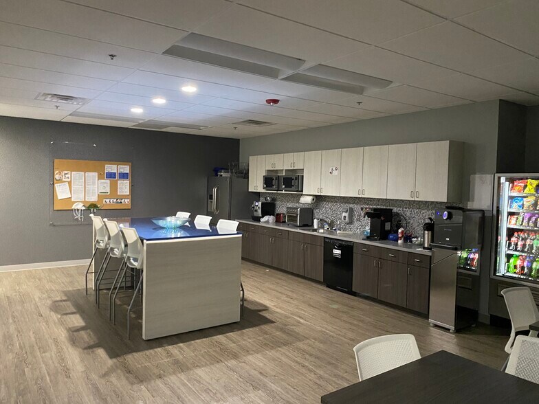 More Photos Of 2370 Meijer Dr, Troy Light Manufacturing For Lease