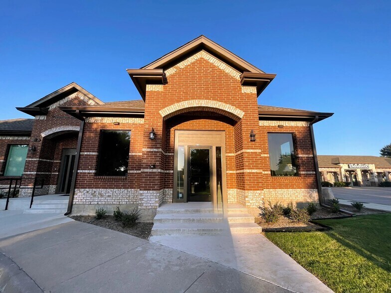 More Photos Of 1511 W McDermott Dr, Allen Medical For Sale