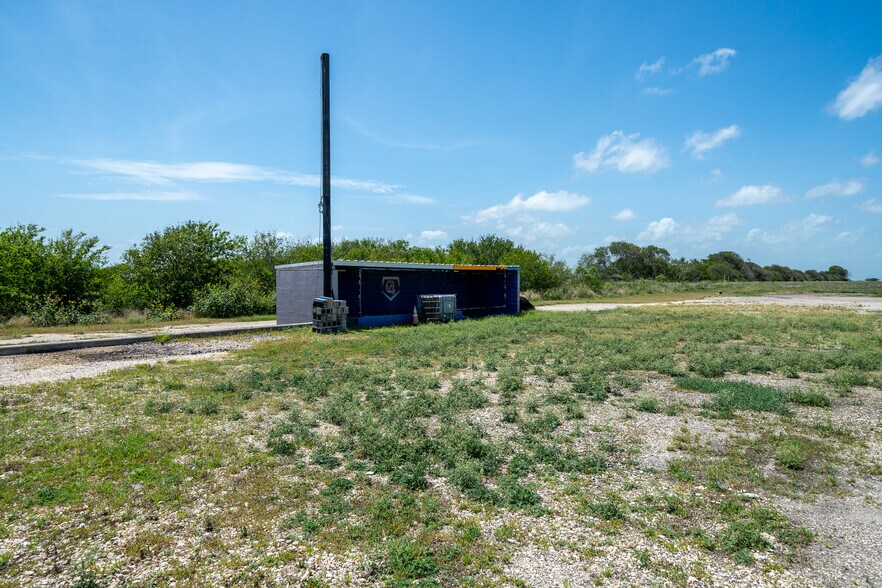 More Photos Of 8808 County Road 1458, Taft Flex For Sale