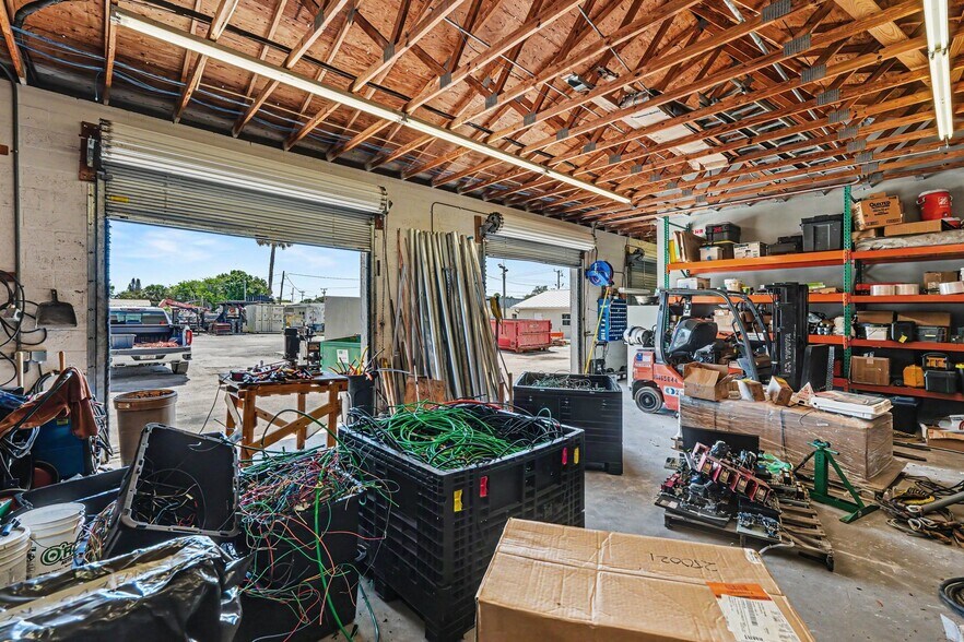 More Photos Of 2010-2012 Aurora Rd, Melbourne Service For Lease